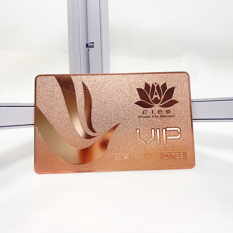 Manufacturer provides metal personal business cards, VIP cards, store premium cards in rose gold color with frosted background, magnetic stripe storage.