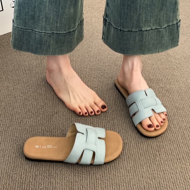 Romantic and Gentle Style Slippers 2025 Summer One-Band New Outdoor Slippers Versatile Flat Beach Slippers