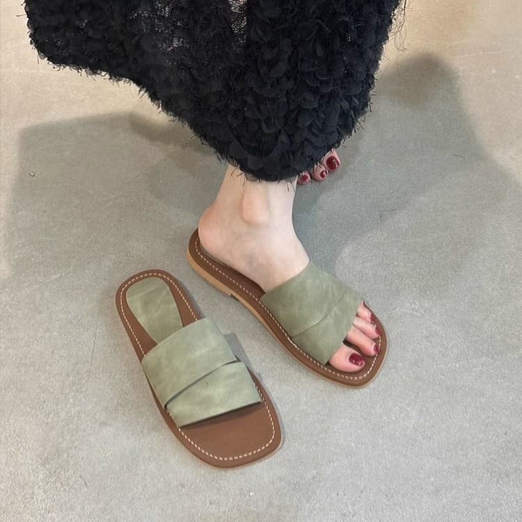 【Zhiyu】Unique Retro Flat Sandals for Women Summer 2026 Beach Vacation Style