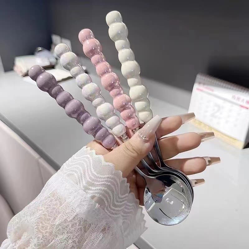 Colored pearl spoons, stainless steel spoons with plastic handles, girly household spoons, small soup spoons with long handles and round bowls