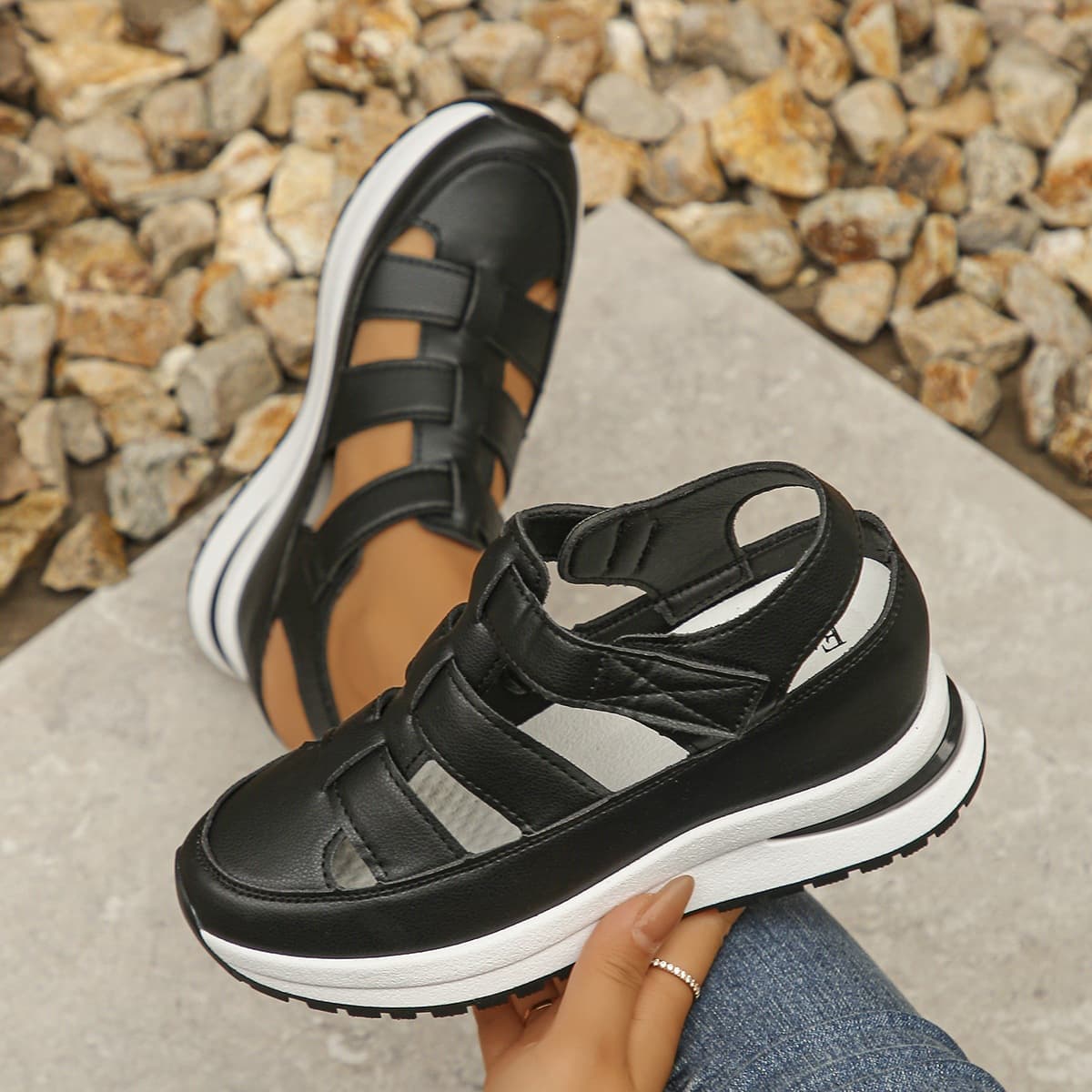 Hollow casual sandals for women's outer wear 2026 summer new versatile thin platform thick sole inner height increasing women's shoes