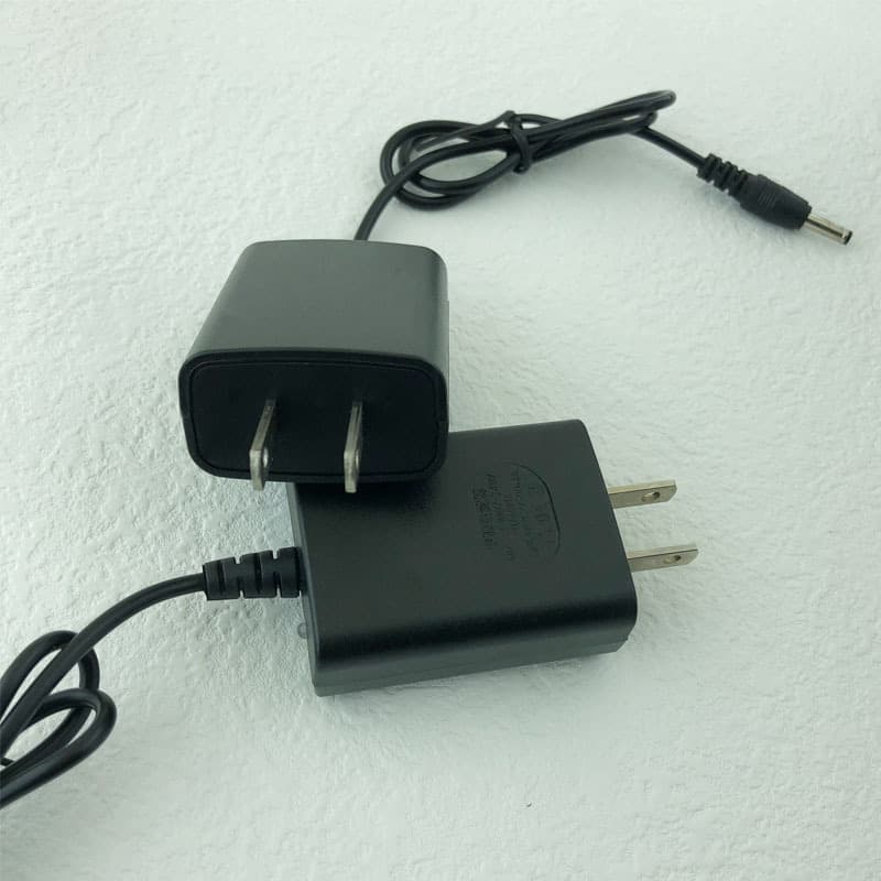 [Wholesale from manufacturer] 18650 lithium battery chargers with direct charging and built-in cable