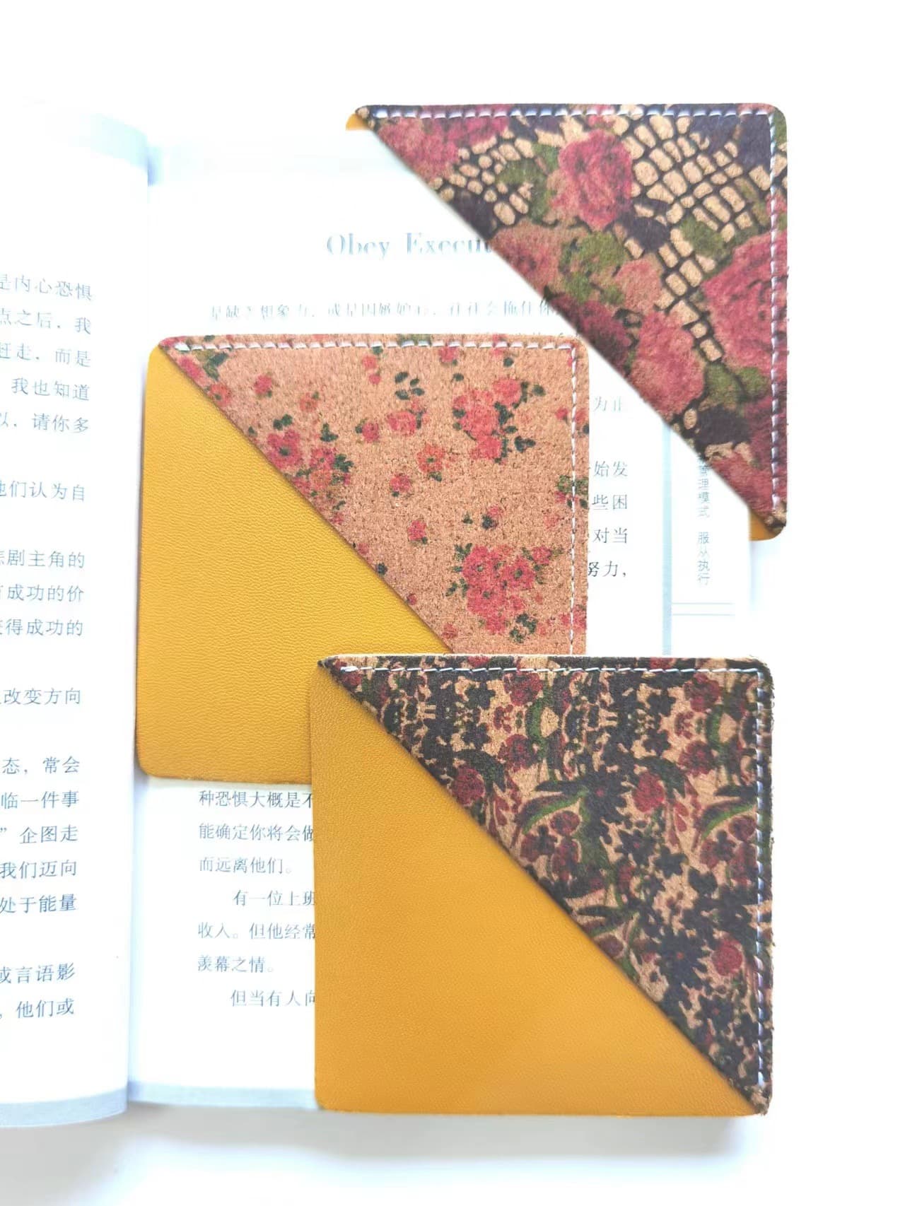 Small Square Cork Leather Bookmark Portable Gift Heart-Shaped Bookmark Page Clip Book Corner Protector Square Bookmark