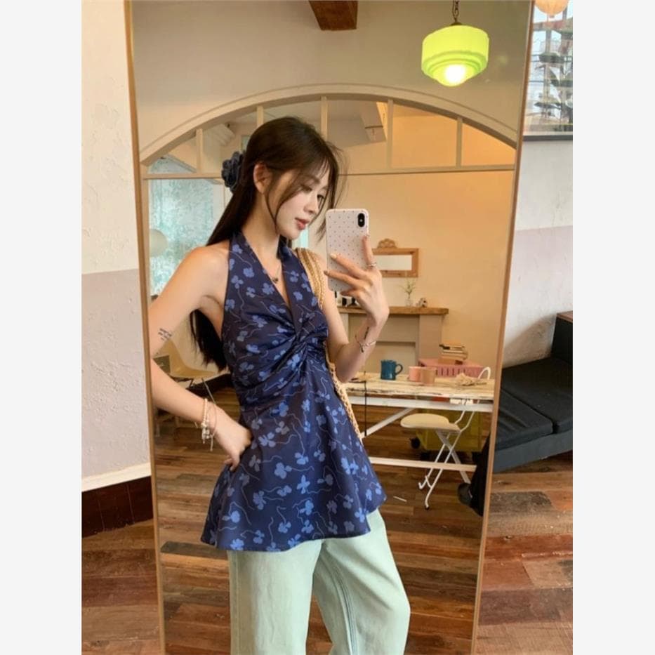 French Blue Floral Halter Vest Top for Women Summer Waist-Slimming V-Neck Vintage Design Sweet and Chic Top