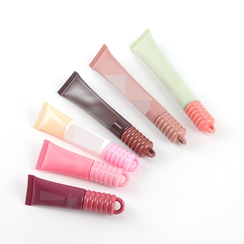 Factory wholesale new lipstick tube with hanging accessory, lip gloss squeeze tube bottle, empty lip balm bottle