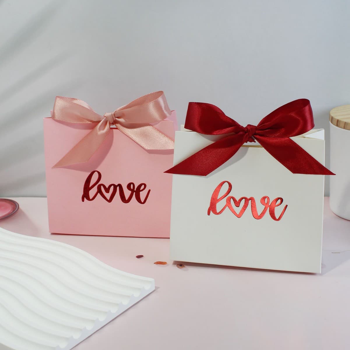 New European and American Valentine's Day Love Gift Packaging Box Wedding Red Heart Candy Box Engagement Party Supplies
