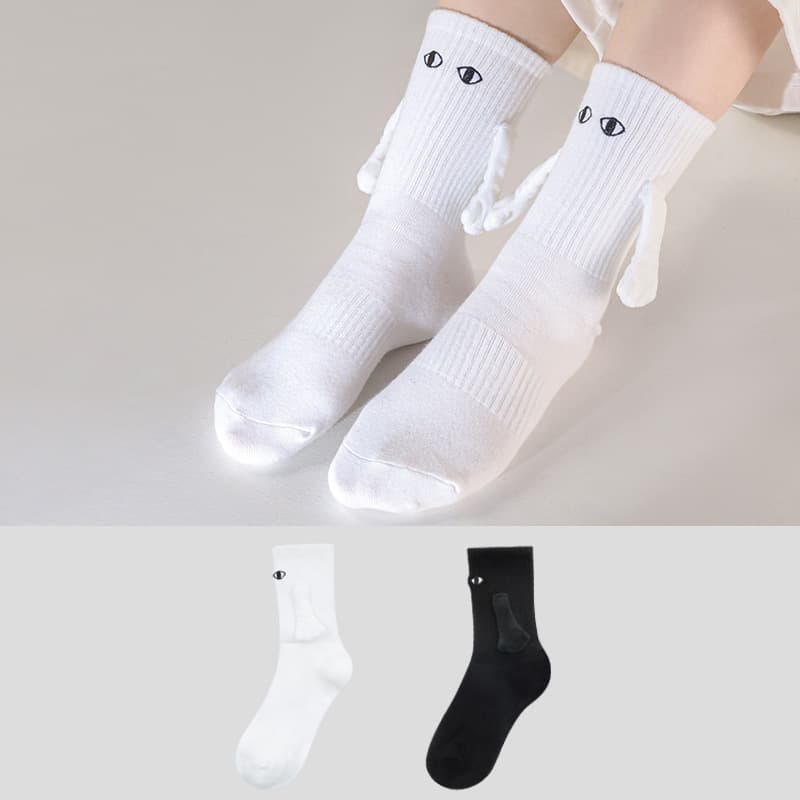 Internet celebrity holding hands socks for couples, magnetically attractive, personalized mid-calf socks, personalized funny black and white hand socks, socks that can hold hands