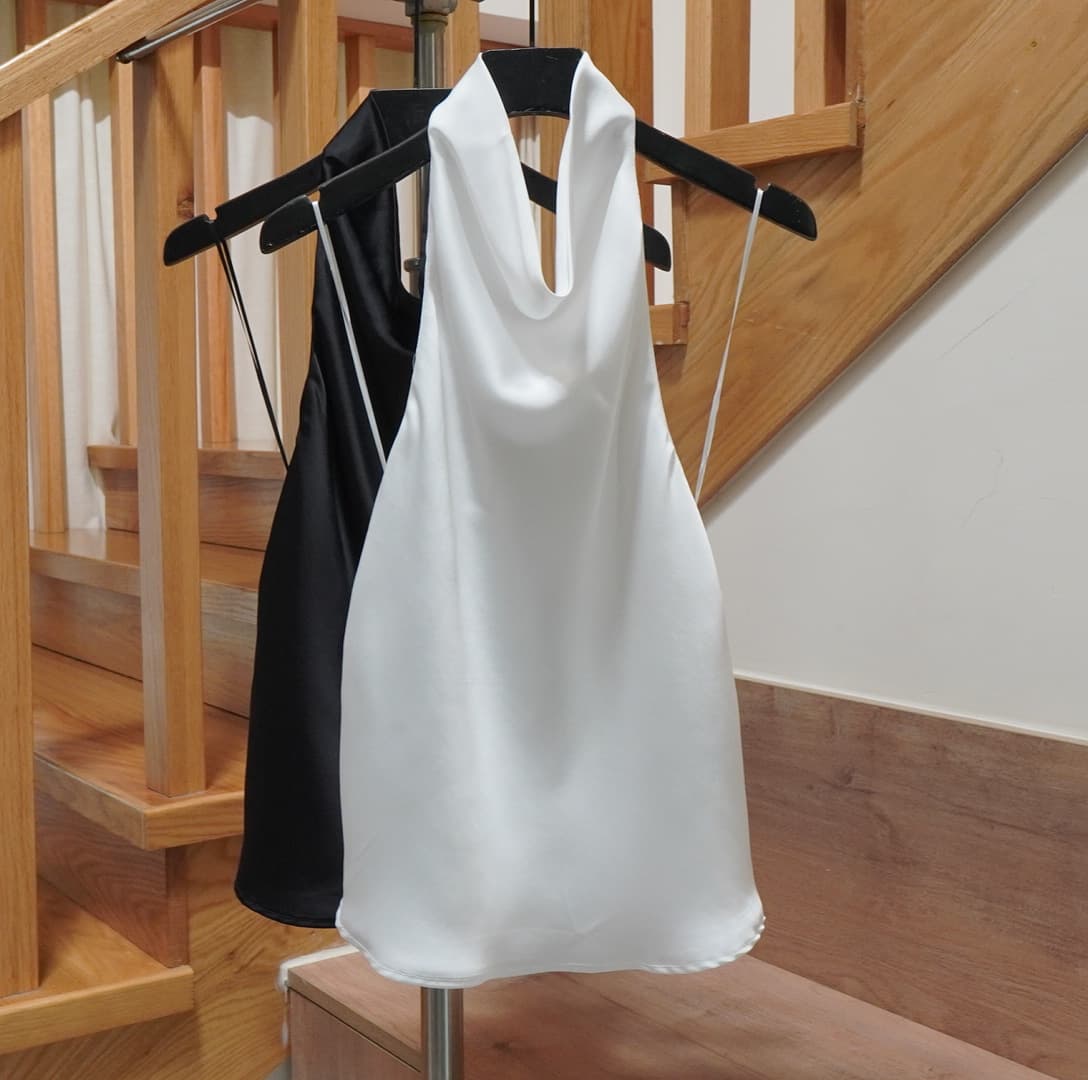 Original European and American clothing wholesale halter neck black top 2157/221 silk satin texture backless white holiday style