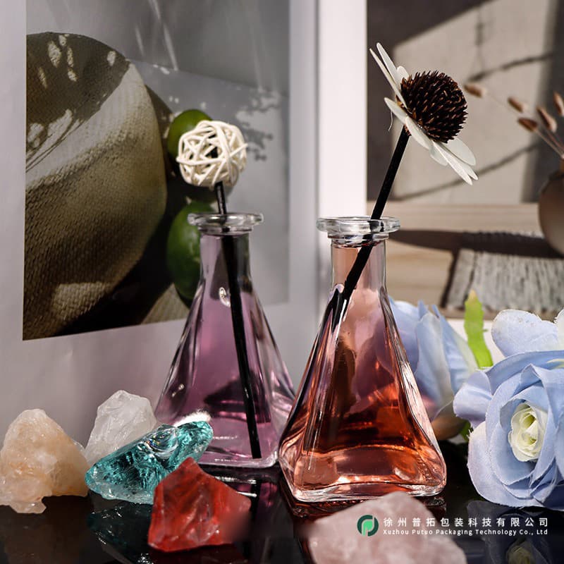 New Twist-Lock Pyramid Flame-Free Aromatherapy Bottle Glass Perfume Bottle Essential Oil Empty Bottle Rattan Dried Flower