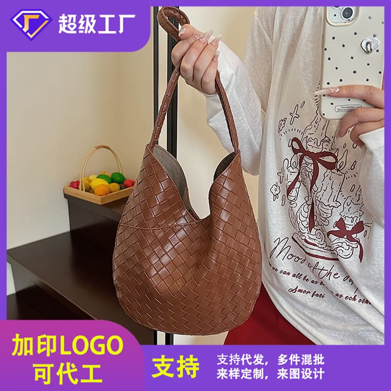 Foreign trade women's shoulder bag, woven pattern bag, hot-selling commuter bag, retro tote bag, fashionable and versatile armpit bag