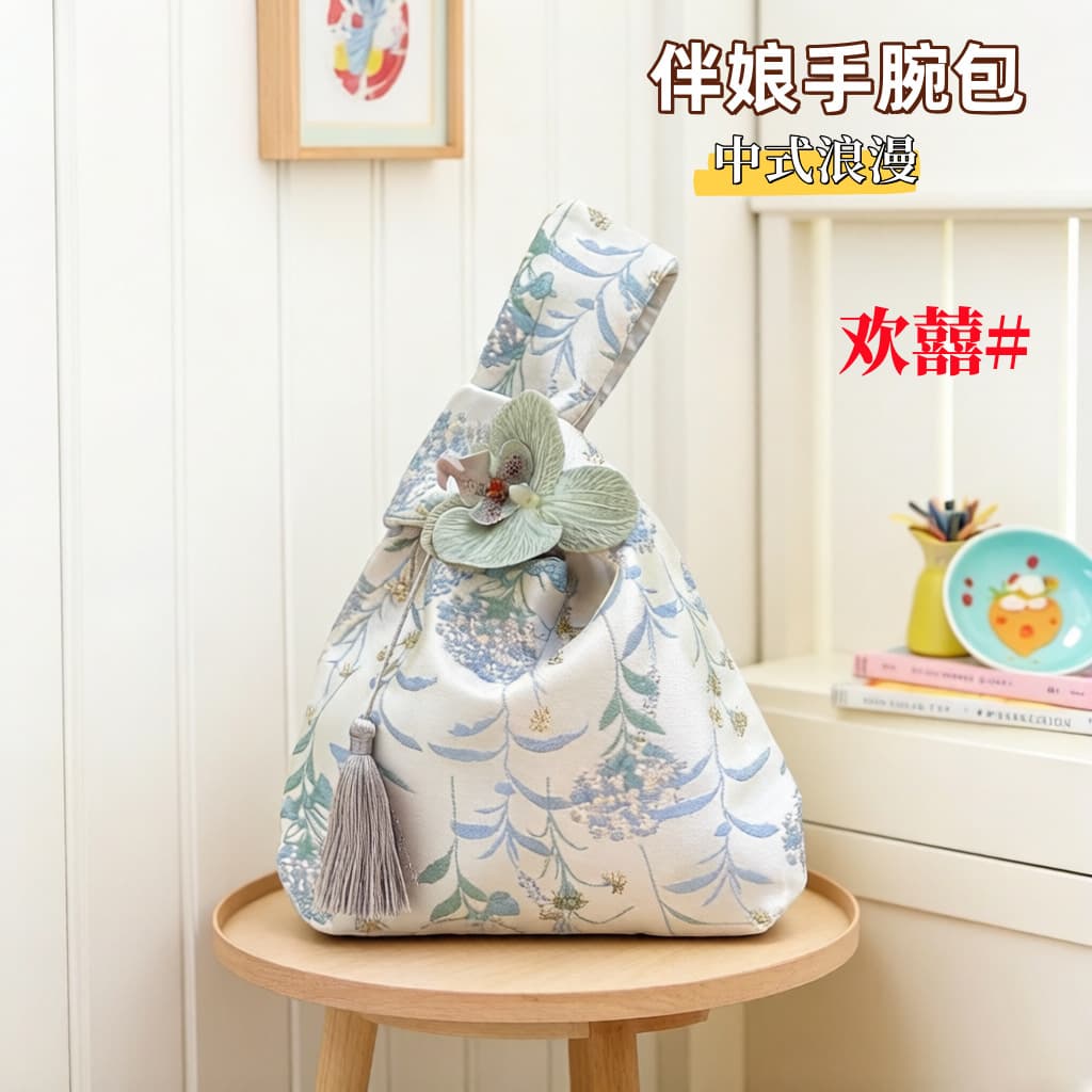 Wedding Favor New Chinese Style Wrist Bag Gold Brocade Gift Box Festive Light Luxury Storage Bag for Bridesmaid Gift Bag