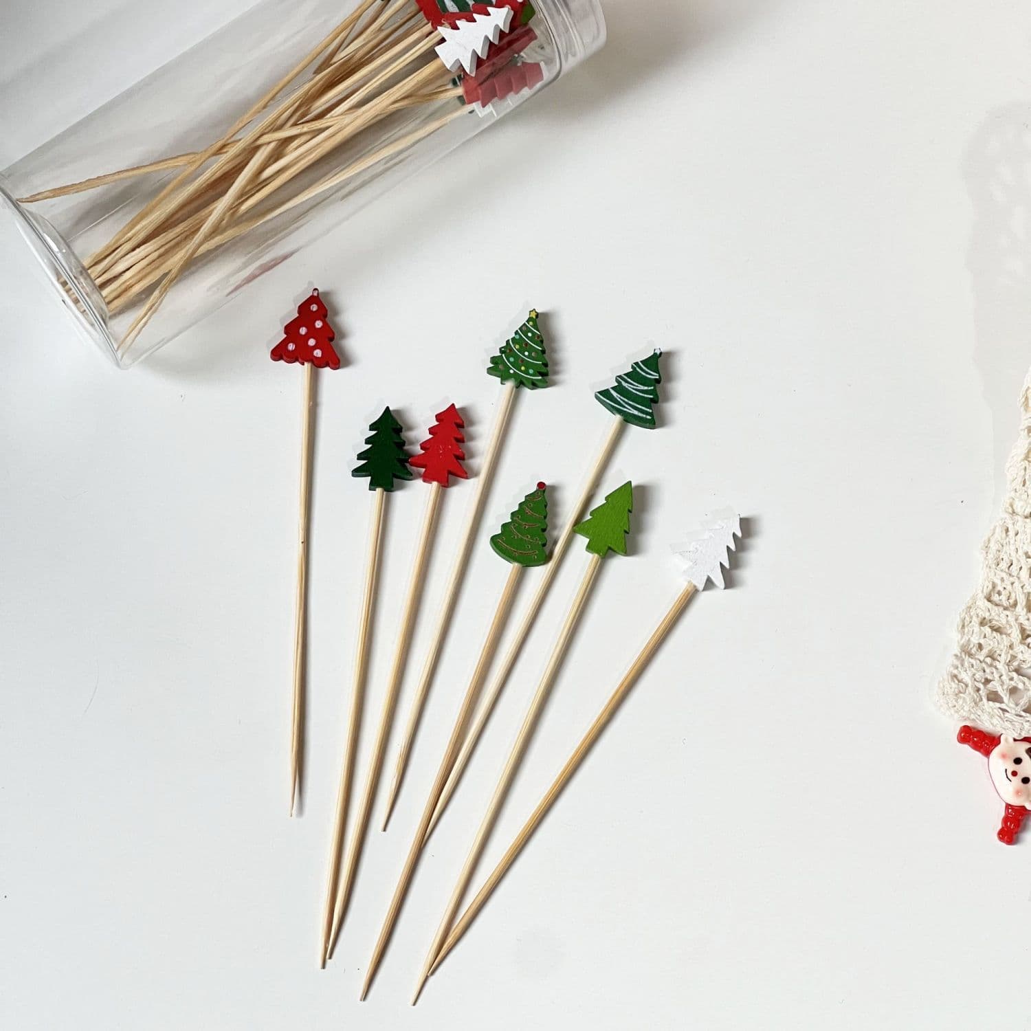 Santa Claus Themed Disposable Cocktail Picks - Long-Handle Novelty Bamboo Fruit Skewers for Takeout