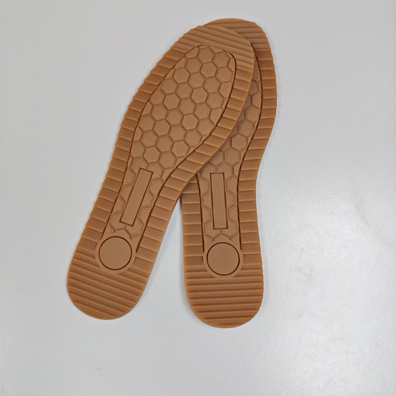 Factory wholesale casual rubber-soled flat shoes for women, with non-slip and wear-resistant rubber soles.