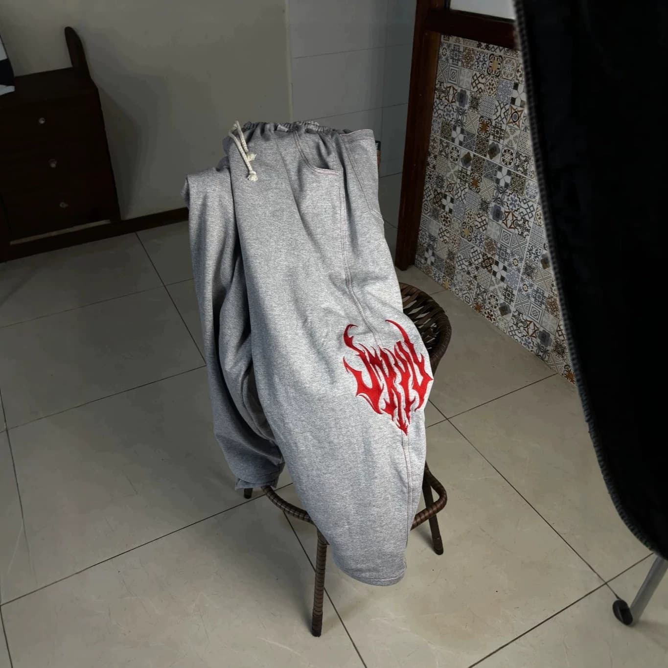 Cross-border European and American gray flame embroidered sweatpants men's loose sports pants retro niche straight casual trousers foreign trade