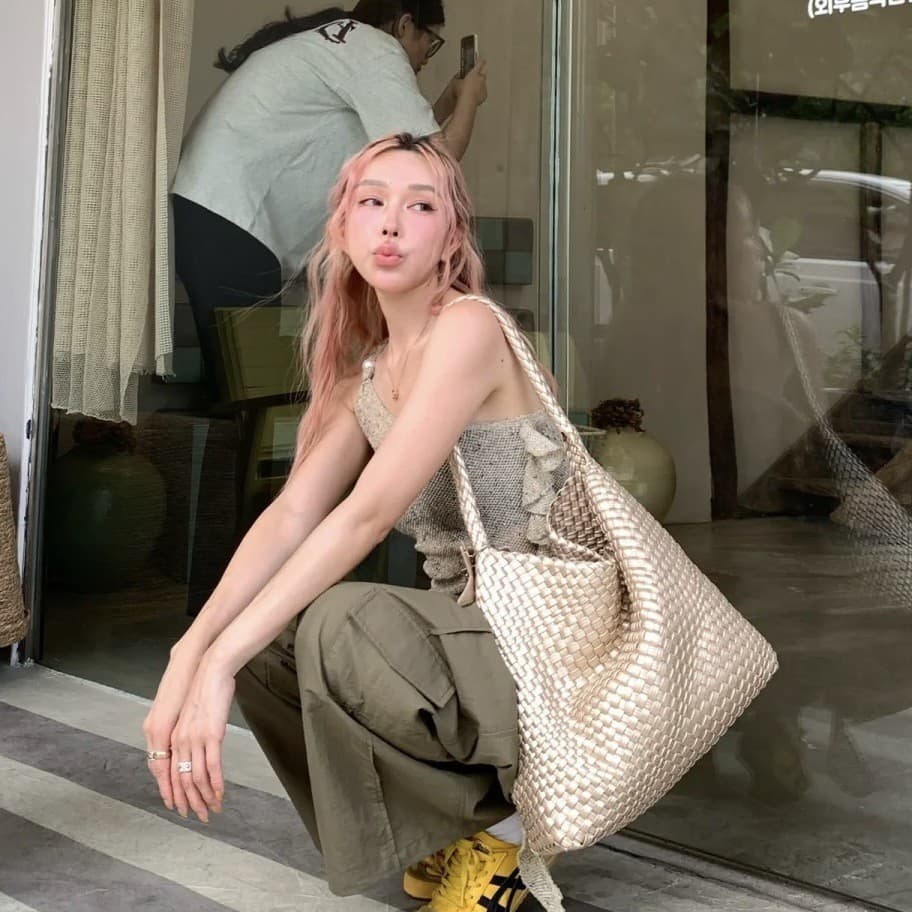 Champagne Color 2025 Super Popular Non-Handwoven Tote Bag Women's Large Bag High-End Satchel Shoulder Bucket Bag