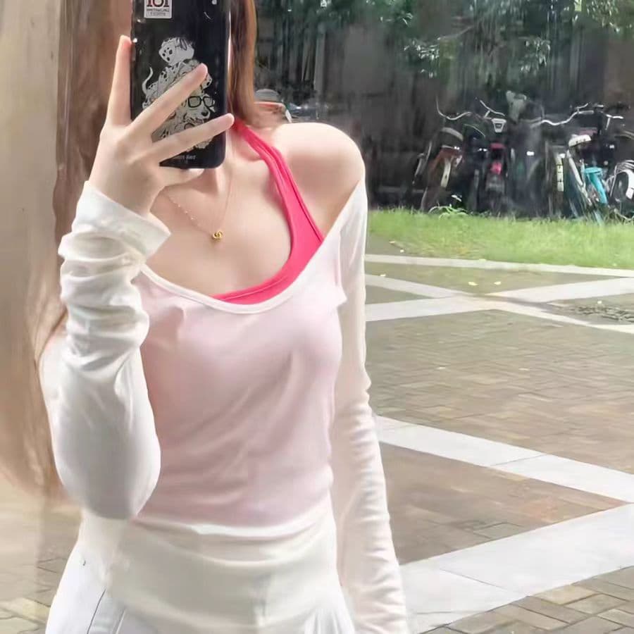 Sleeveless Hot Girl Halter Top, Rose Red, Slimming Integrated Design with Padded Bra, Thin Style, Fashionable Top for Women