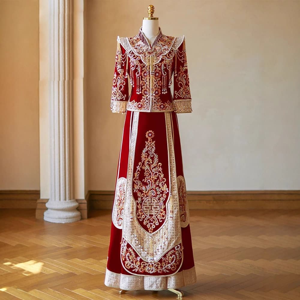 2025 New Style Xiuhe Dress for Brides, Chinese Wedding Attire, Slim-Fitting and Flattering Gown