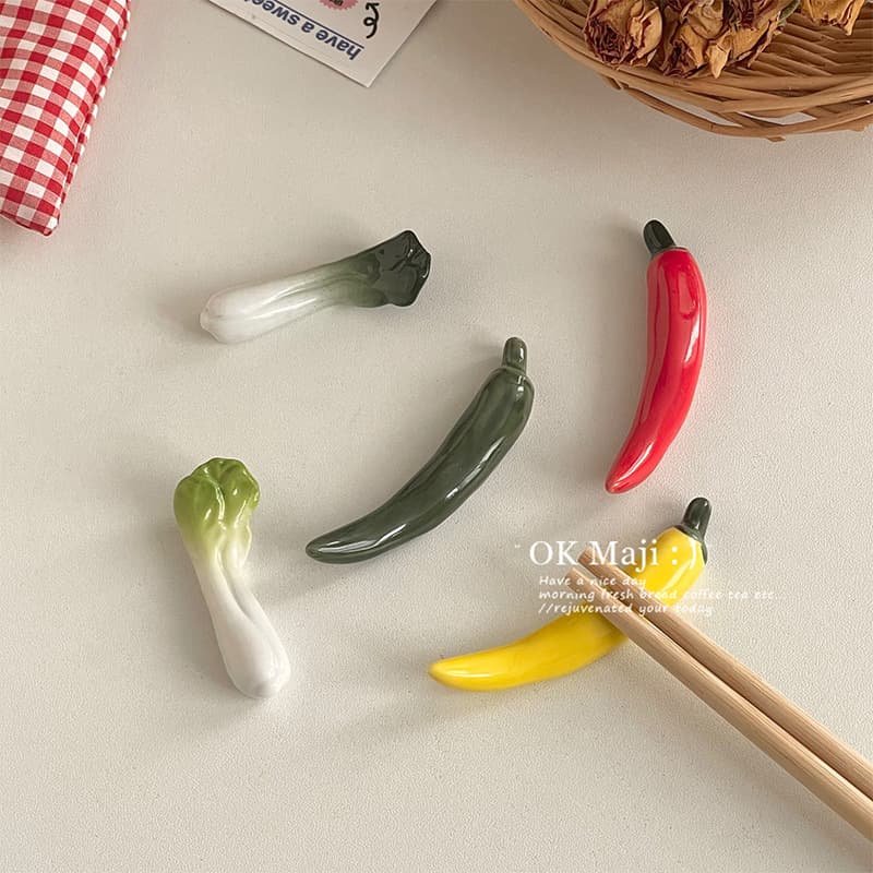 Cute and stylish ceramic chopstick rest for kitchen and home use, exquisite tableware and chopstick pillow.