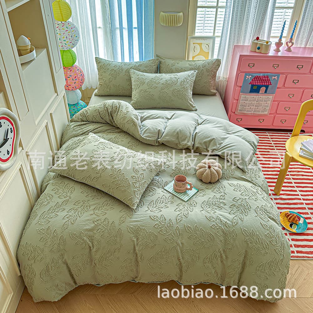 Overseas wholesale supplier floral cut-out solid leaf bedding set with duvet cover and pillowcases, can be used as a quilt