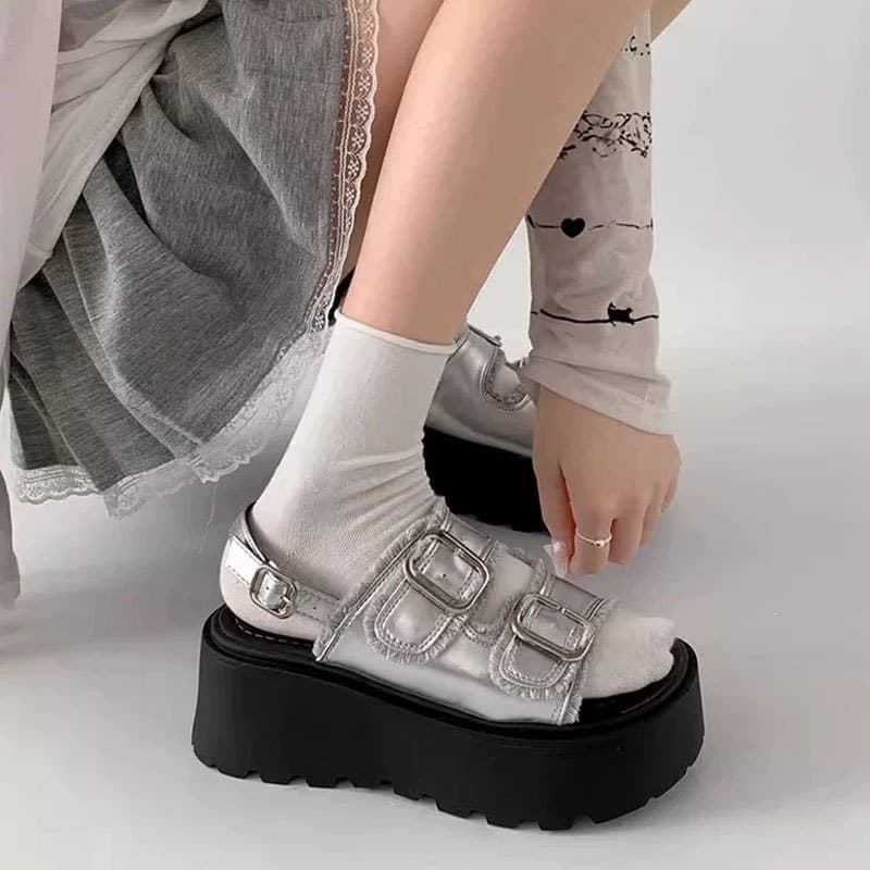 Hot style thick-soled heightening one-line sandals for women to wear in summer 2026 new style fashionable and high-end internet celebrity beach shoes
