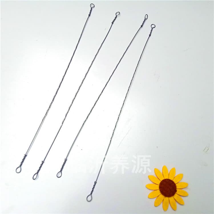 Multi-purpose scroll saw blades for woodworking, fine-tooth wire saws for metal.