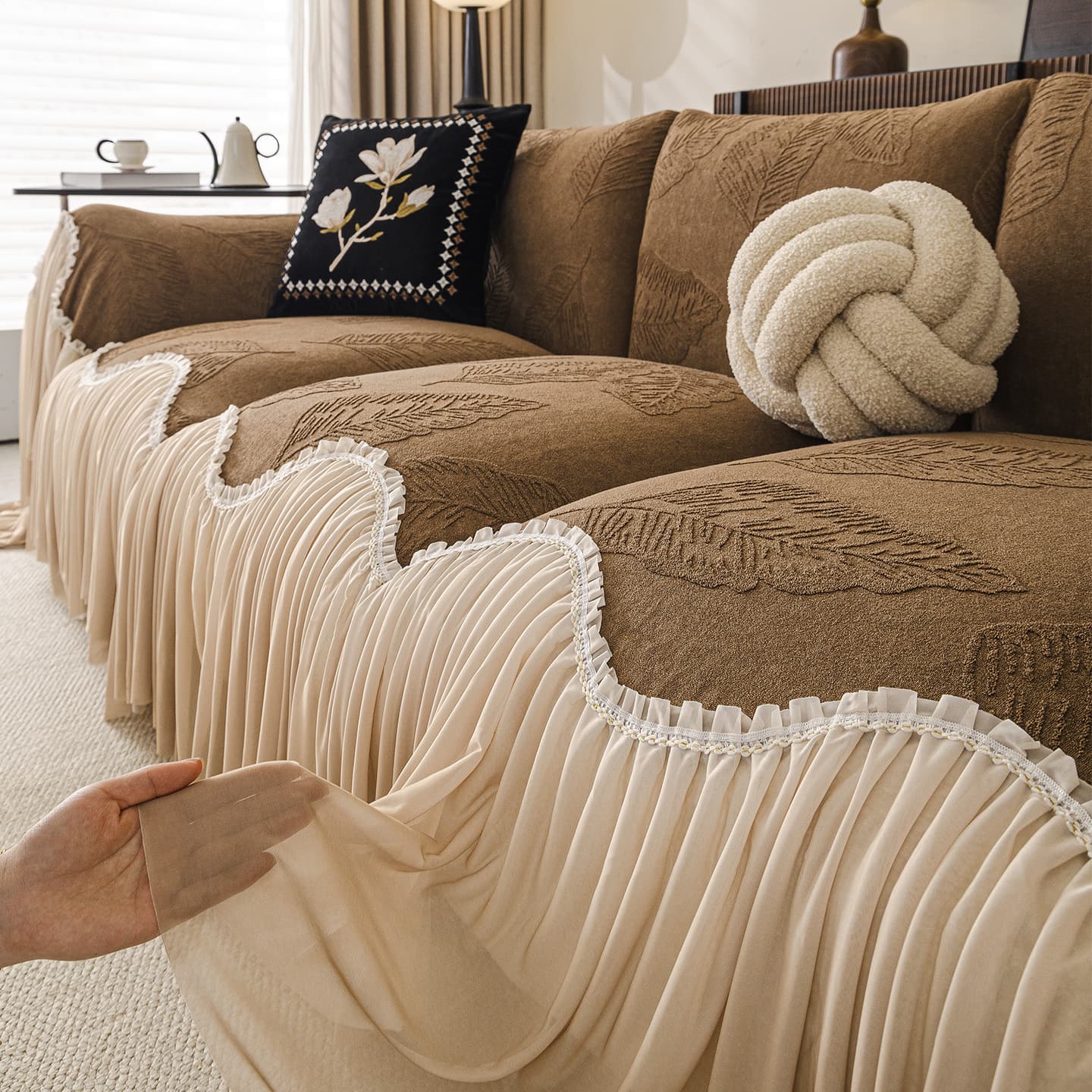 Vintage Ruffle Sofa Cover, Light Luxury Premium One-Piece Sofa Throw, Chenille Fabric, All-Season Universal Slipcover Blanket