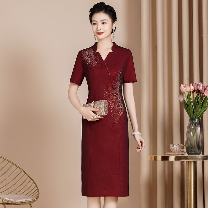 Spring and Summer Cheongsam Mother's Outfit, Wedding Banquet Dress, Elegant Long Retro Slim-Fit Dress for Young Mothers and Mothers-in-Law