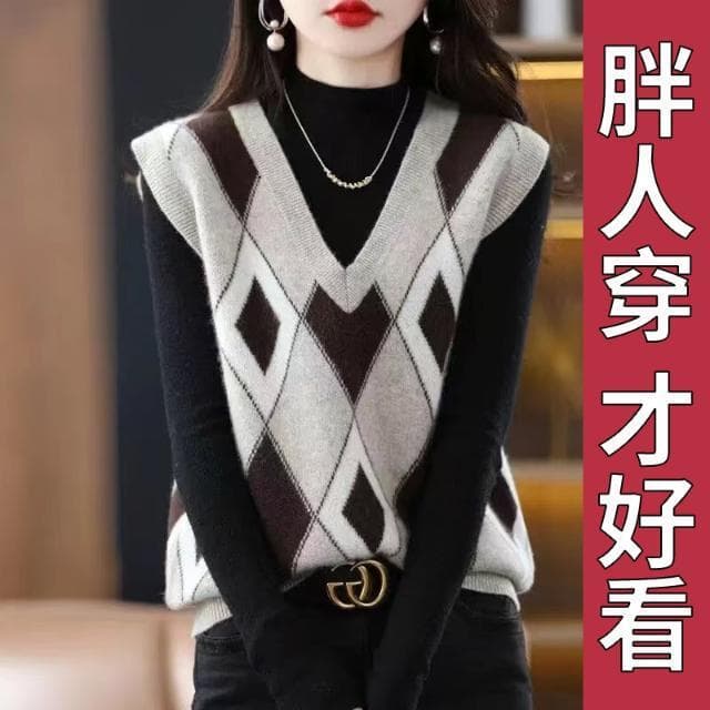 Bargain find! Plus-size knitted diamond pattern vest for women, loose fit, plus-size sweater.