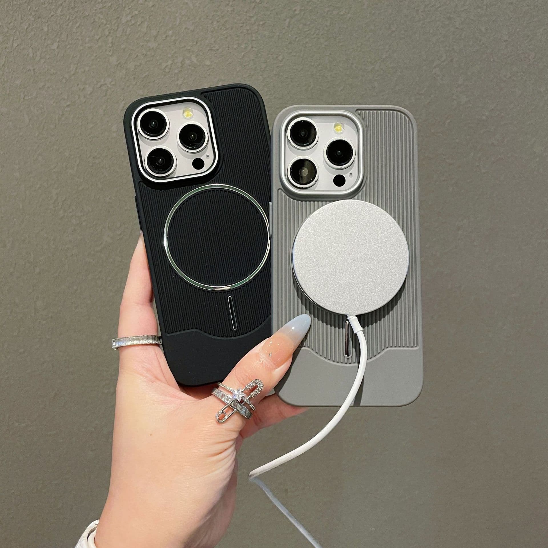 Corrugated texture, skin-feel fine-ring magnetic phone case for Apple 17 Pro Max, iPhone 16, stylish 15, drop-proof and slip-resistant