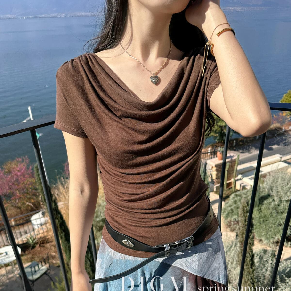 DIGM 16% Wool Versatile Styling Minimalist High-End Fashion Solid Color Draped Neckline Waist-Cinching T-Shirt DB09091