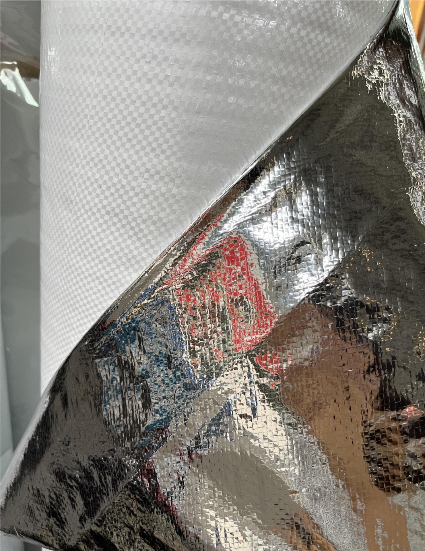 PE woven fabric, woven silver PE woven aluminum foil, single-woven film, handbag and luggage lining, pearl cotton aluminum foil.