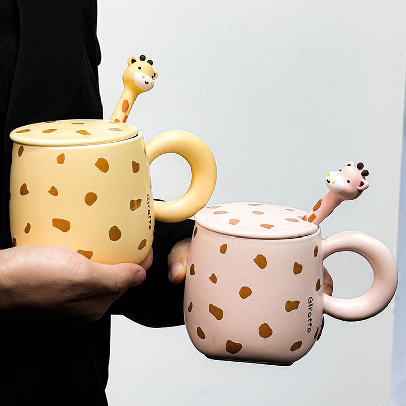 Cartoon ins giraffe bear with lid spoon as a birthday gift for girls best friend cute ceramic cup internet celebrity