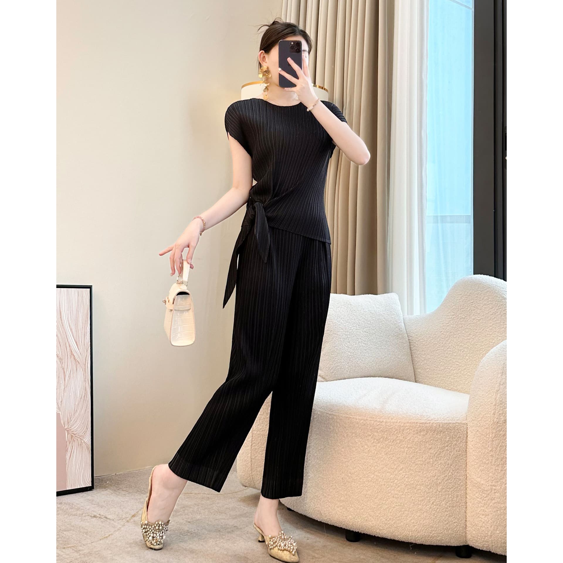 Miyake Black Top for Women, Irregular Pleated Short-Sleeve Summer 2026 Loose Plus-Size Niche Round-Neck Slimming T-Shirt