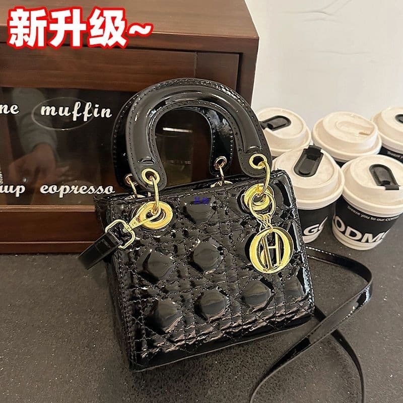 GANXIAOZHONG 2025 Spring/Summer Fashion Shoulder Bag Crossbody Bag Patent Leather Shiny Handheld Lady Bag Elegant Women's Bag