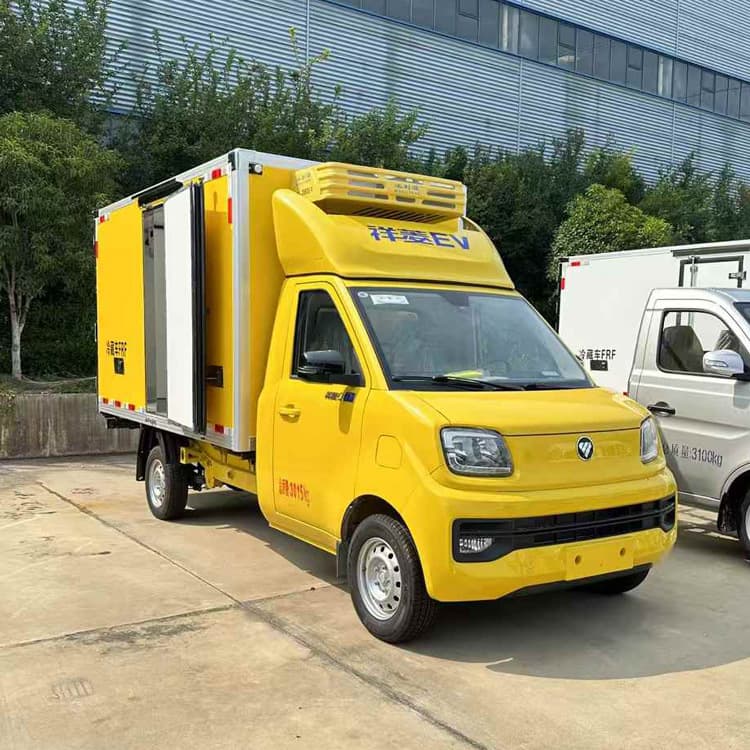 Futian Times refrigerated truck, 8.6-meter small refrigerated van for vaccines, high-quality supply.