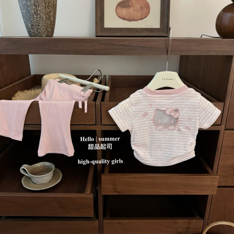 【Dessert Cheese】Powder! Original baby girl sweet pink striped kt short sleeve butt curtain supermodel pants suit