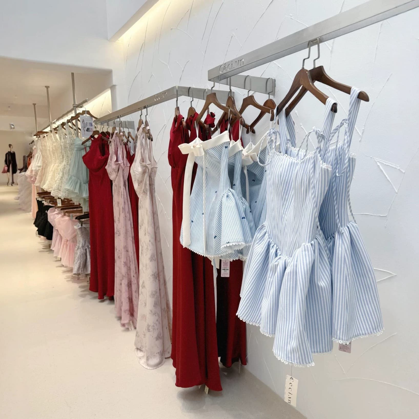 2026 Summer New Women's Tops, Skirts, Pants, and Mixed Styles from Original Designer Brands, Off-Shelf Women's Clothing Wholesale
