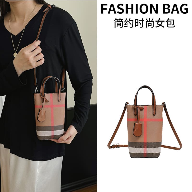 2026 [Trendy Light Luxury] Light Luxury Versatile Striped Crossbody Shoulder Bag Spring Special Bag Brown and Caramel Color