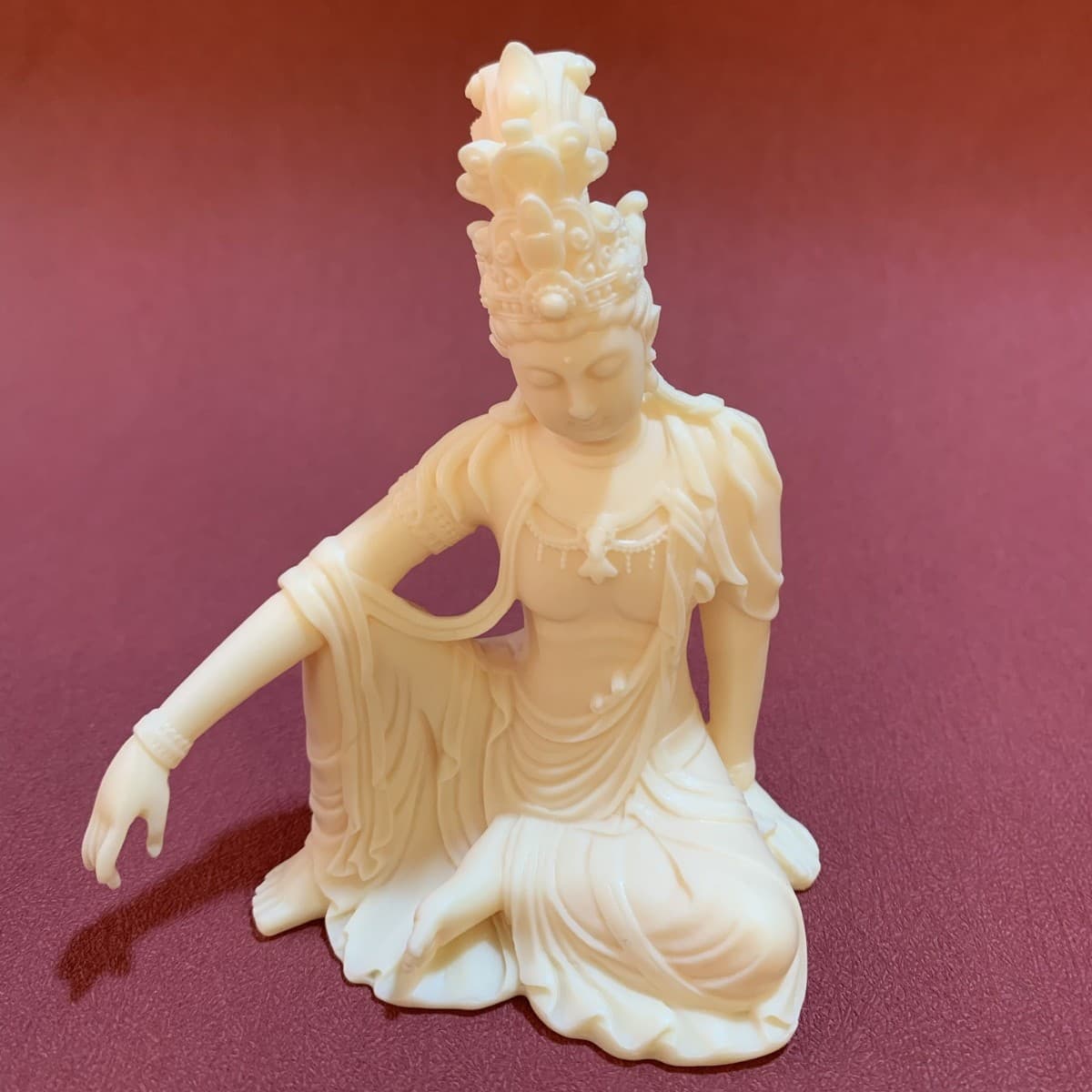 Factory direct supply of ivory fruit, Avalokitesvara, Zen ornaments, Buddha statues, office desks, tea tables, ancient shelf ornaments