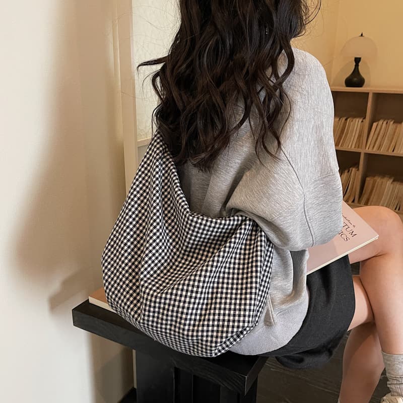 2026 Spring New Style Simple Black Plaid Popular Handbag Bubble Cotton Women's Tote Bag Extra Large Capacity