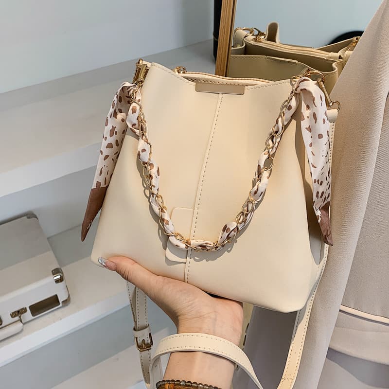 Summer Fashion Large Bag 2022 New Casual Women's Bag Fashion Retro Personality Crossbody Bag Scarf Handheld Bucket Bag