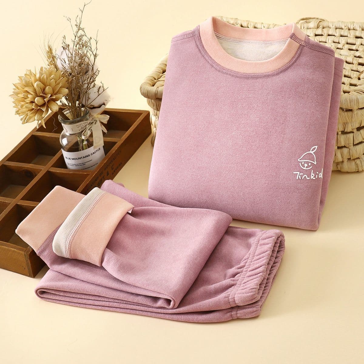Children's wool and silk thermal underwear set, thickened for boys and girls, suitable for both middle and large children, for autumn and winter.
