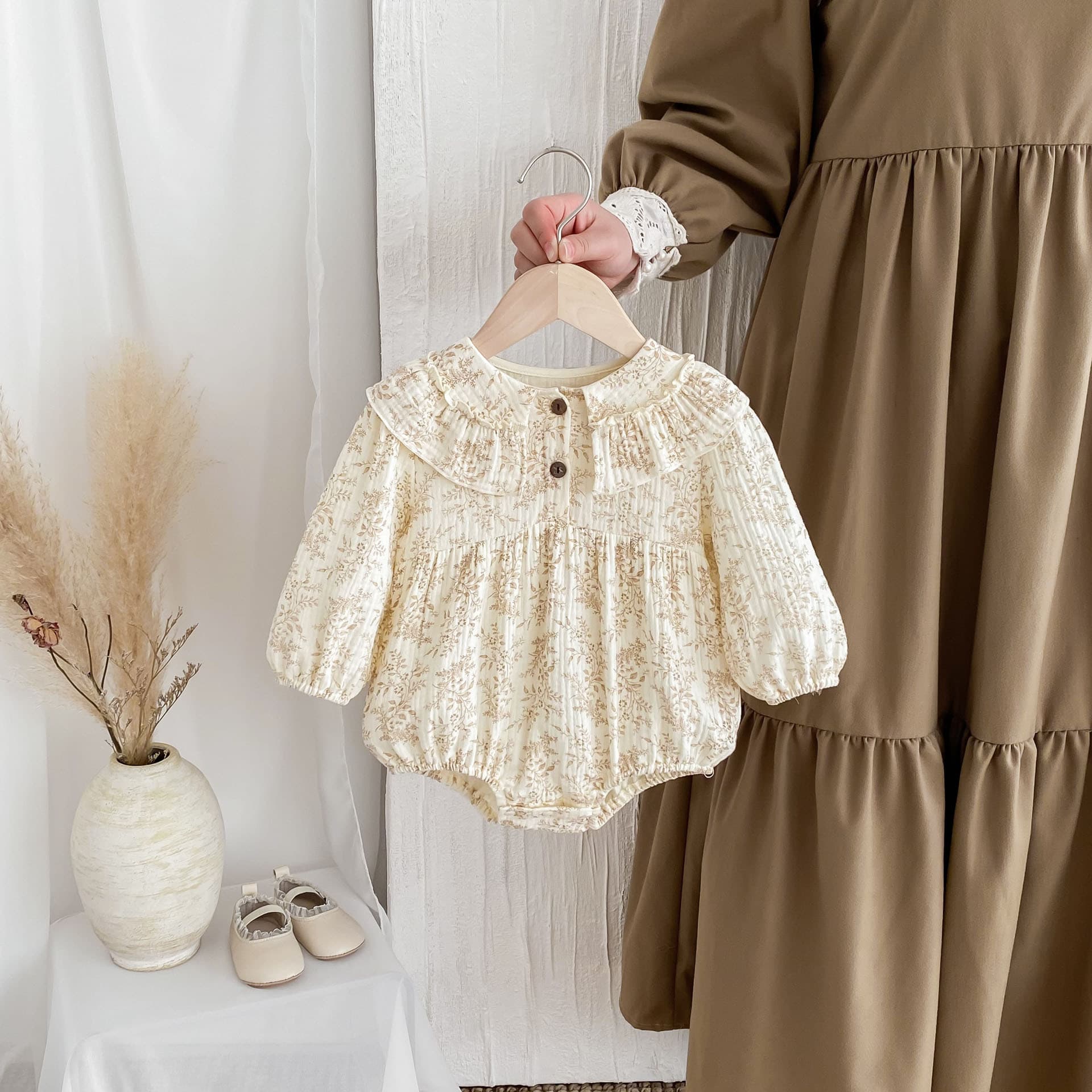 Princess Countryside Style Baby Girl Romper Cotton Spring Autumn Newborn One Month Hundred Days Clothes Long Sleeve Double Button Closure