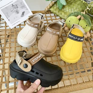 Clog Sandals for Boys and Girls, Fashionable Closed-Toe, Summer New Outdoor Kids Soft Sole Breathable 2-in-1 Beach Shoes