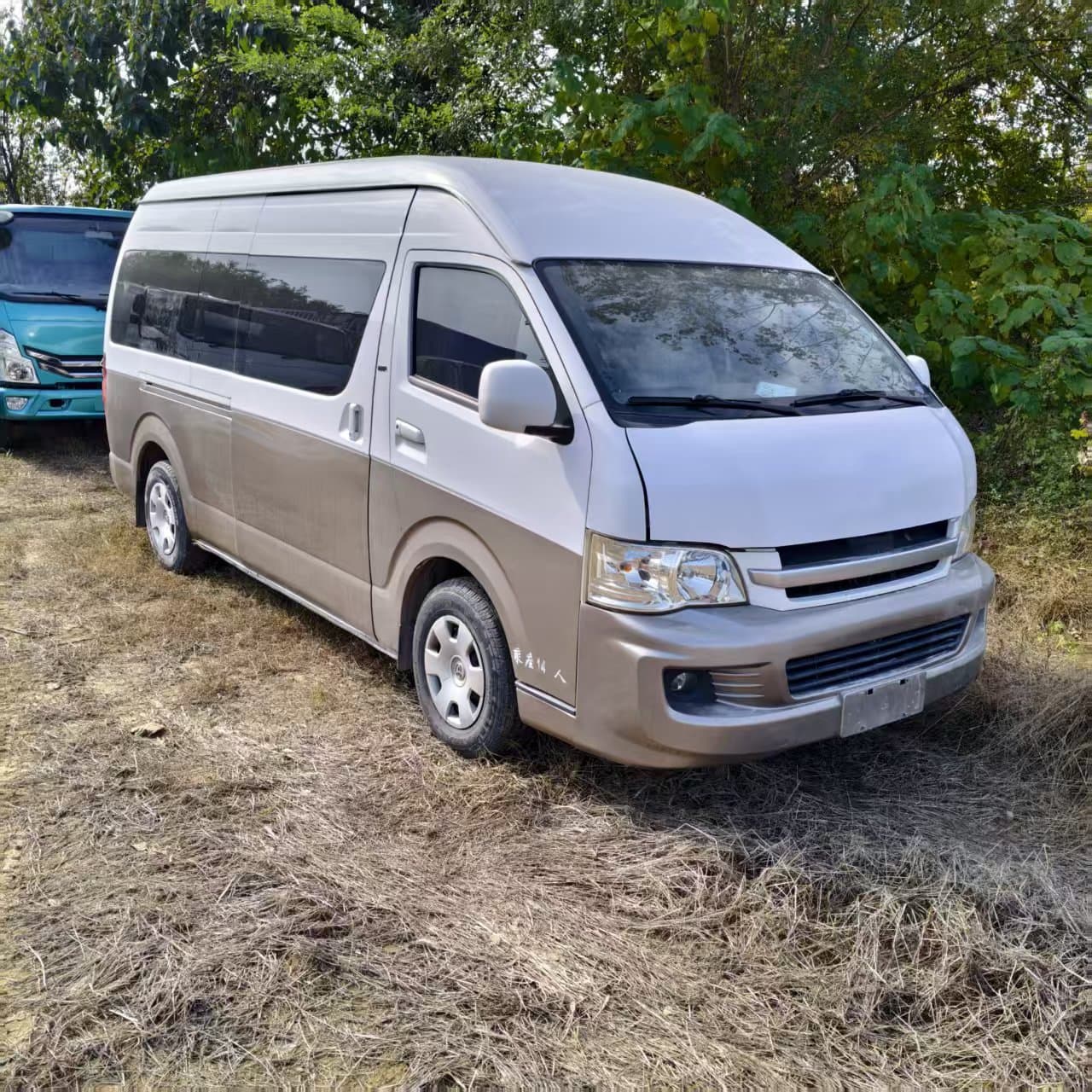 Export Hiace Small Midibus - Business Reception & Family Use 14/18 Seat Small/Medium Bus