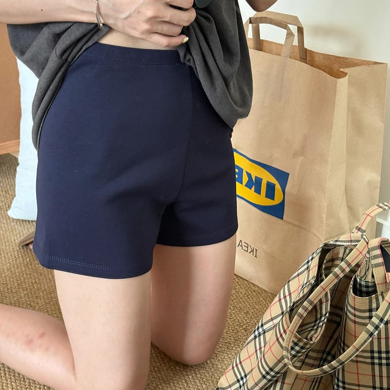 Red Low-Rise Sports Shorts for Women Spring/Summer 2026 New Style Trendy Mid-Length Casual Slimming Hot Pants with Fleece Lining
