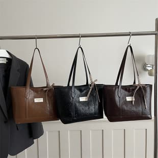 Premium Large Capacity Bag for Women, 2026 New Fashionable Commuter Versatile Single Shoulder Bag, Premium Handheld Tote Bag