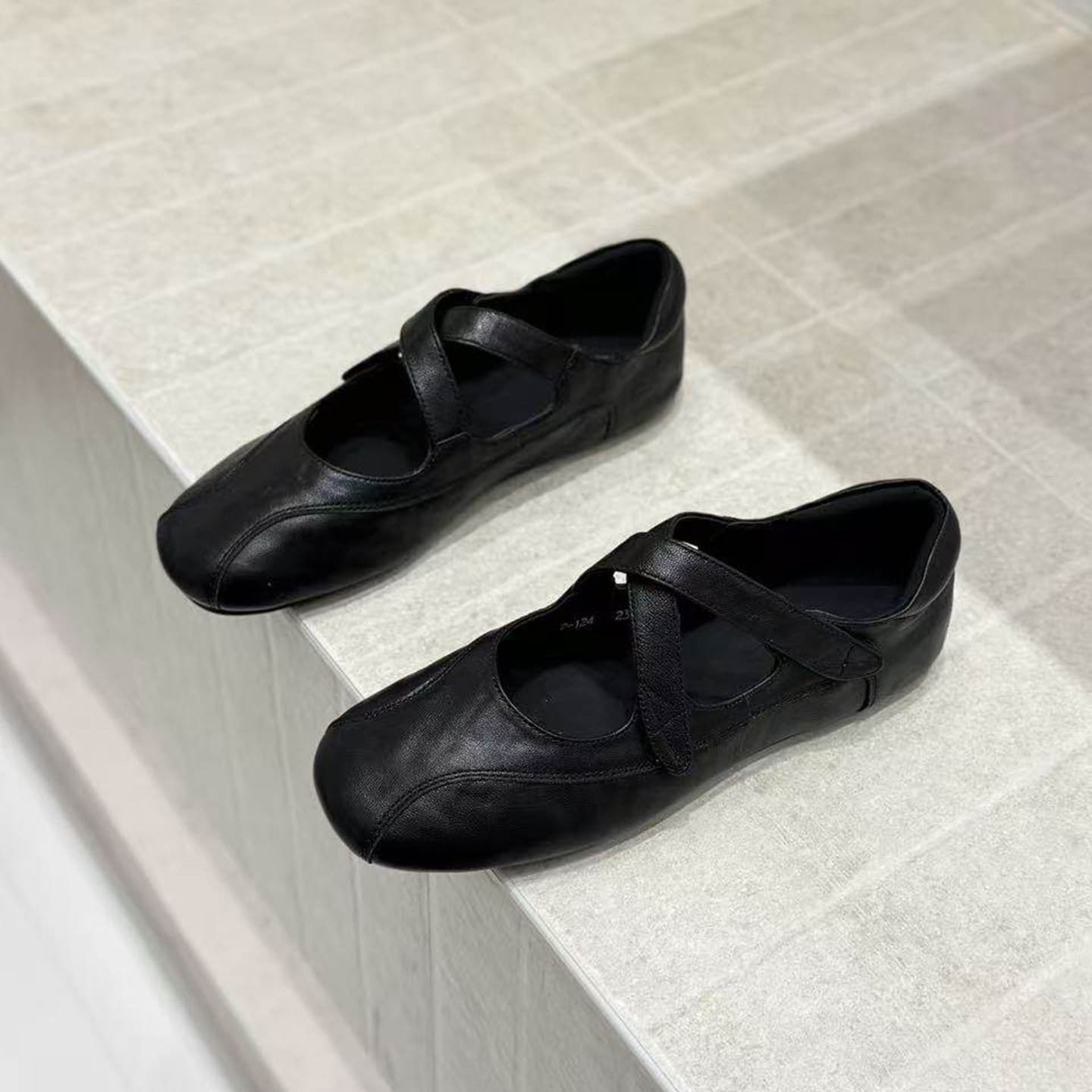 Ready stock version ~ Ballet leather shoes for women summer new Korean style flat cross strap soft sole Mary Jane shoes