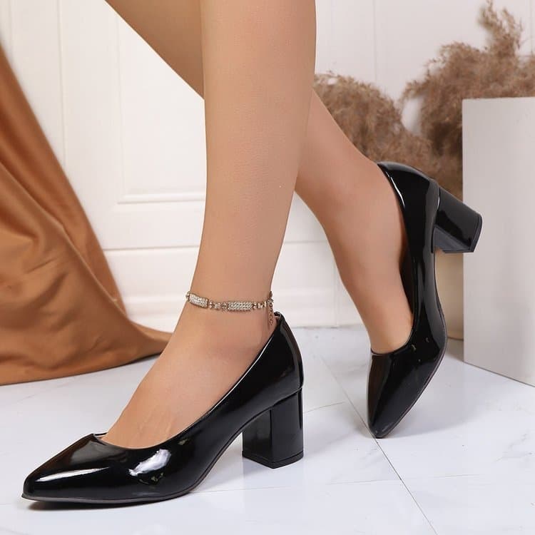 2026 New Black Patent Leather Pointed Toe Chunky Heel Pumps Low-Cut Commuter Shoes Elegant Versatile Professional Women's Shoes