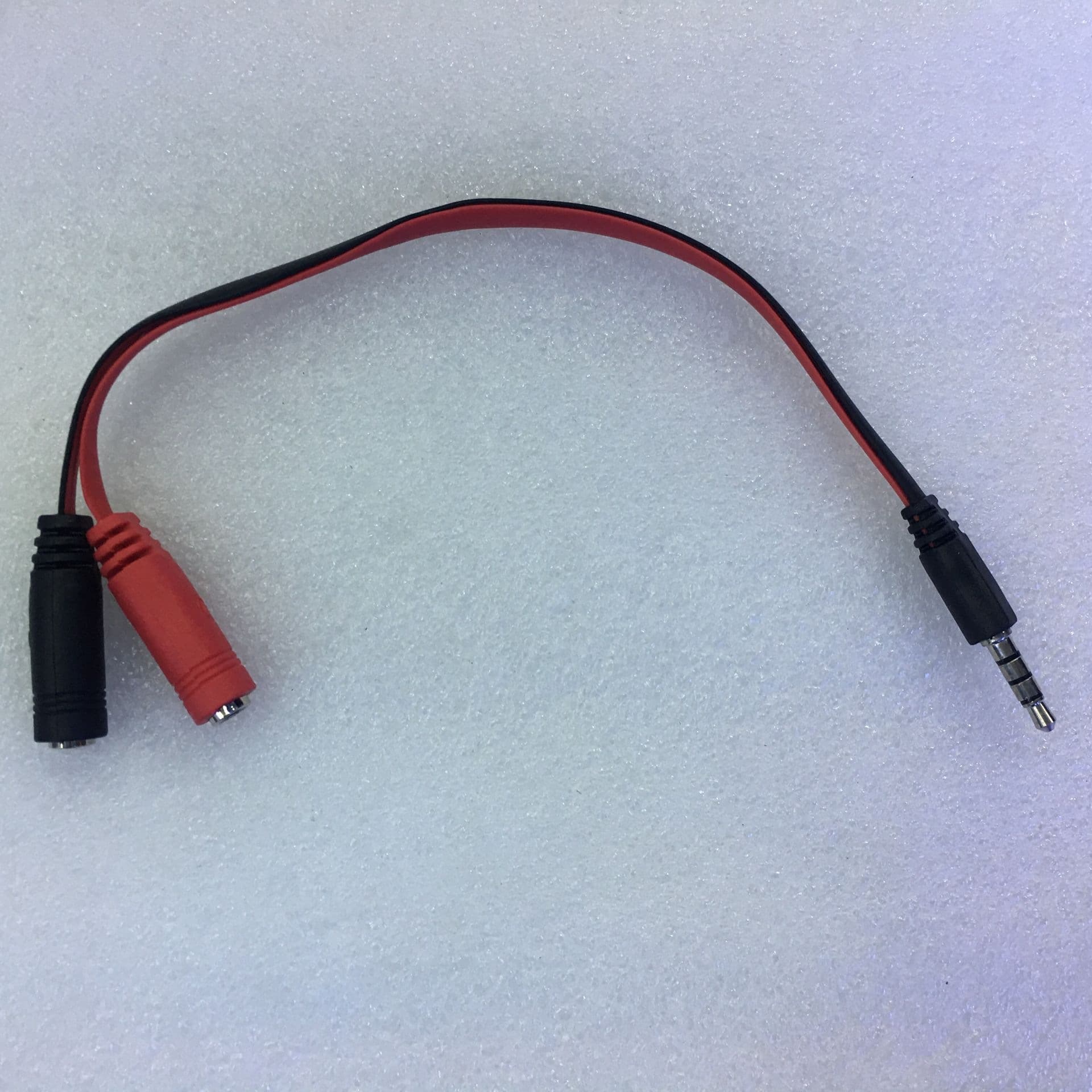Nickel-Plated 3.5mm Audio Splitter Cable for Computer Headphone and Microphone 2-in-1 Audio Combo for Karaoke with Mic PVC Flat Cable